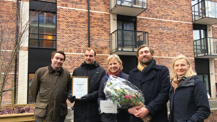 Erik Nilsson (KD), ordförande stadsbyggnadsnämnden, Tomas Rhöse, VD Löfberg Fastigheter, Lotta Hallström, ordförande Brf Docklands, Remi Mazzenga, arkitekt Tengbom, Anki Haasma, arkitekt Tengbom. 