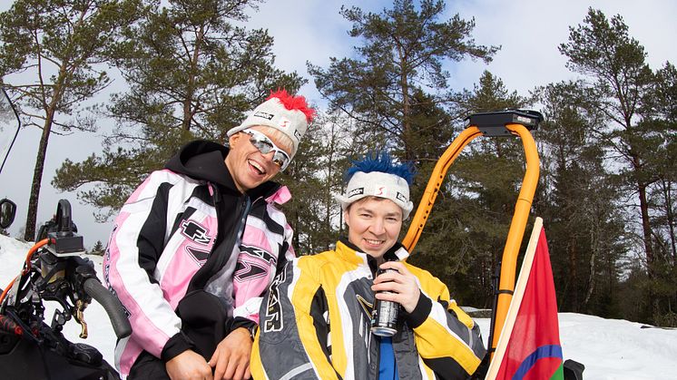 Guttene fra Nord-Norge hedrer røttene med gladlåta «Snøscooterfest»