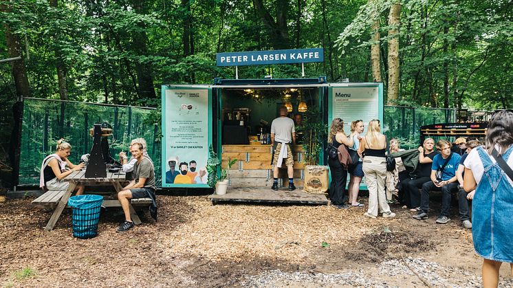 Peter Larsen Kaffe LIVE på SmukFest. Fremover skal LIVE-konceptet drives og videreudvikles i samarbejde med Woodys.