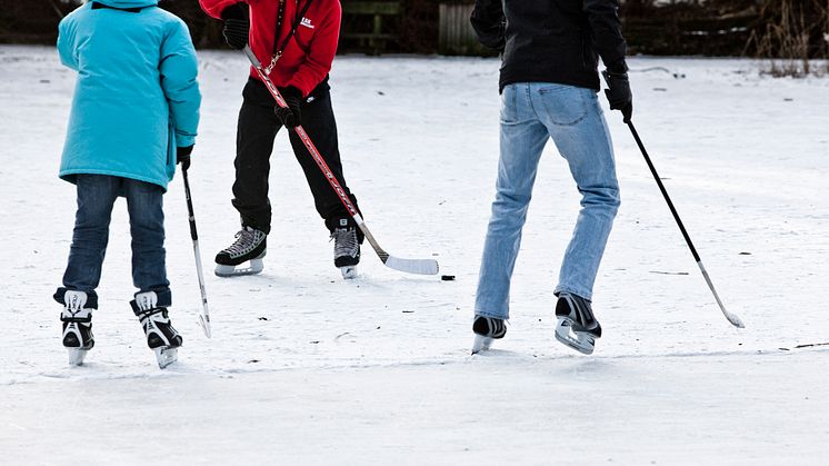 Redhawks inviger isbanan på Kroksbäcksskolan