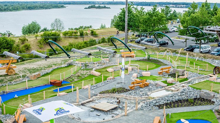 Blick auf die Adventure-Golf-Anlage am Markkleeberger See - Foto: Kletterpark Markkleeberg