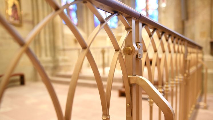 Kategorie Metallgestaltung: Die umfangreiche Innenraumausstattung der Abteikirche in Tholey überzeugt durch ein harmonisches Gesamtbild und eine bis ins Detail stimmige gestalterische und handwerkliche Umsetzung.
