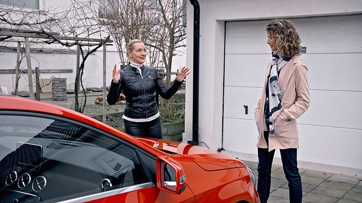 Regina Lund köper bil på Blocket