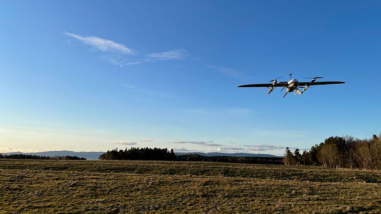 Droner vil spille en nøkkelrolle i transport av prøver mellom norske sykehus fremover. Frakt av blod- og laboratorieprøver mellom fastlegekontorer til sykehus vil enklere ved hjelp av fremtidens transportmiddel.