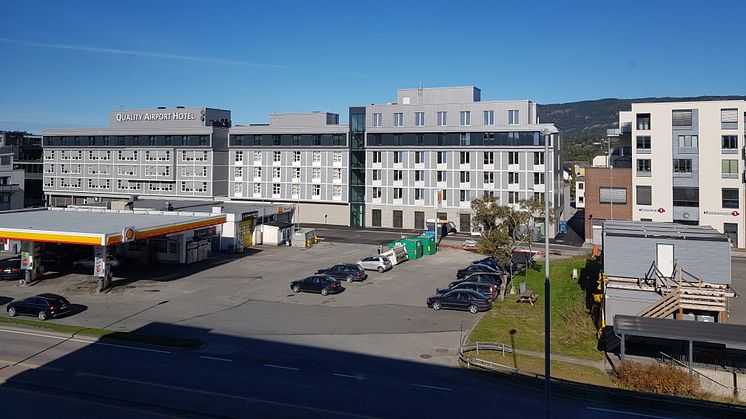 STOR UTVIDELSE: Quality Airport Hotel Værnes har fått 76 nye rom i nybygget til høyre.
