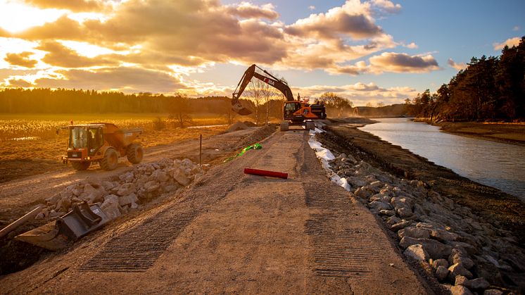 Göta kanal 2.0 skapar ett hundratal arbetstillfällen hos entreprenörer som kontrakteras för renoveringen.