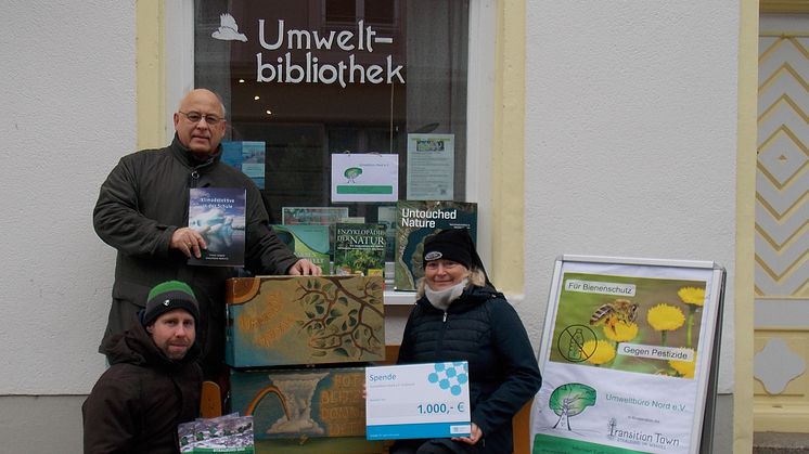 vorne Markus Wuttig (Vorstandsvorsitzender vom Umweltbüro) und Sabine Leidel (ehem. Vorstandsvorsitzende), hinten Mario Kramm (Mitglied)