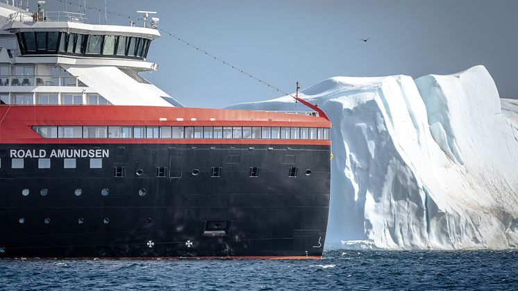 10__Antarctica DEC2021_MS Roald Amundsen_Photo Hurtigruten Expeditions_Oscar Farrera