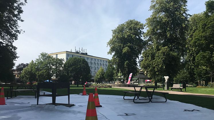 Badhusparken får en tillfällig sandstrand