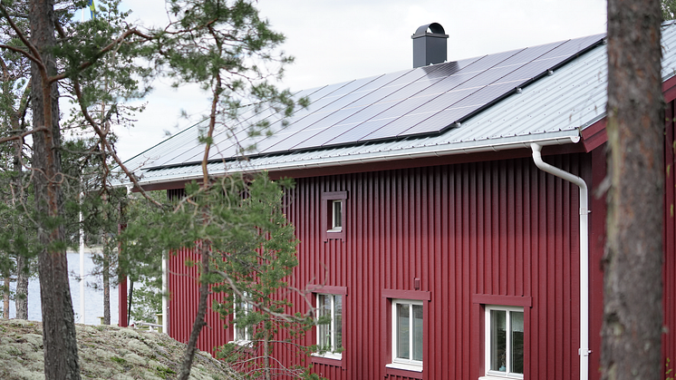 Bild till pressmeddelandet_Rött hus med solceller