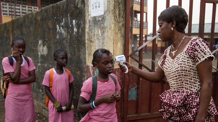 Skolorna öppnar igen i eboladrabbade Guinea