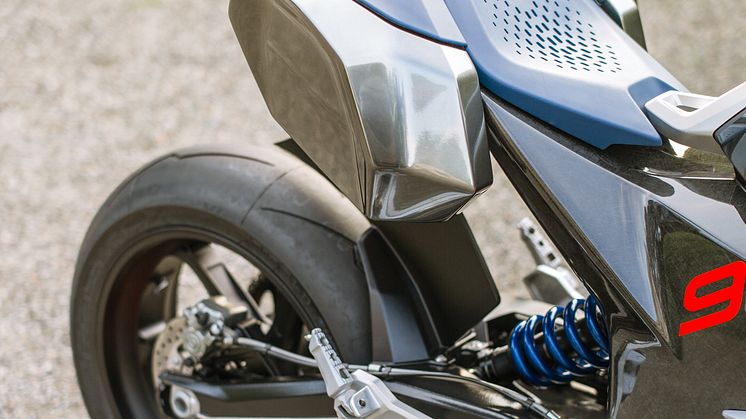 BMW Motorrad Concept 9cento-7