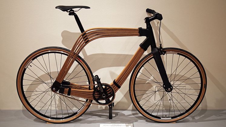 Das Fahrrad "Aero" eine Innovation aus Birkenholzlamellen der Designer und Hersteller: Martino Hutz, Atanas Zhelev und Mariya Korolova/ Östereich