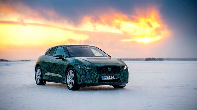  I et testklima med temperaturer helt ned til minus 40 grader på Jaguar Land Rovers arktiske tests center i det nordlige Sverige, har Jaguar I-PACE bevist, at den også klarer sig perfekt i det kolde nord.