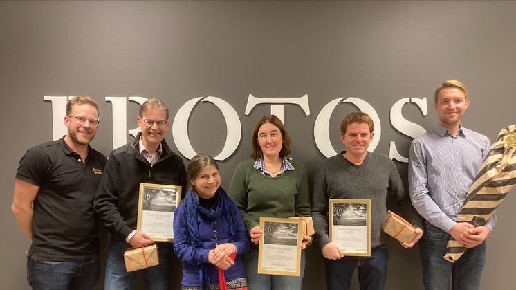 Vinnare av Årets leverantörspris är Österbergs Lantbruk AB, Markus och Karin Westberg och Stora Mörby Lantbruks AB. Foto: Protos