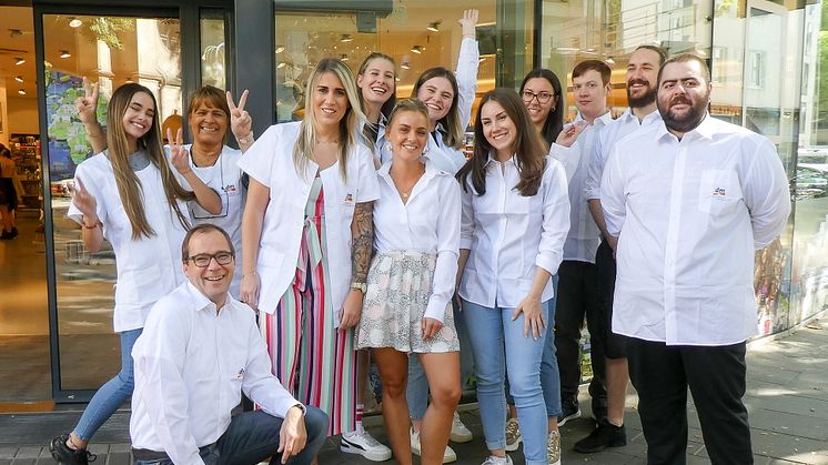 40. dm-Markt feiert Eröffnung in Köln mit einer Radel-Spendenaktion