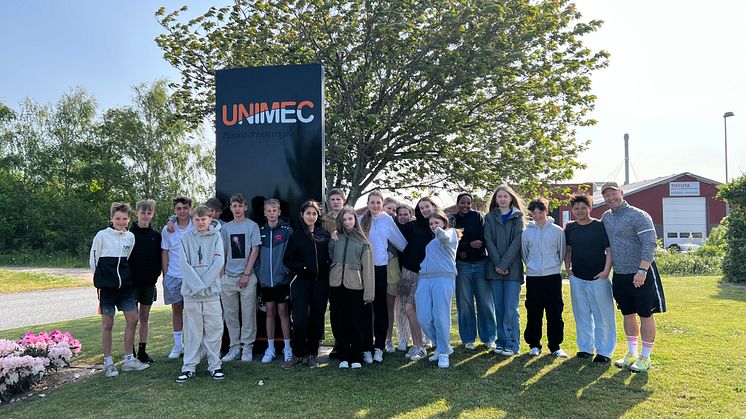 Torsdag den 25. maj besøgte 7A fra Langå Skole automations- og ingeniørvirksomheden Unimec for at høre om de ansattes studie- og karrierevalg. Foto: PR.