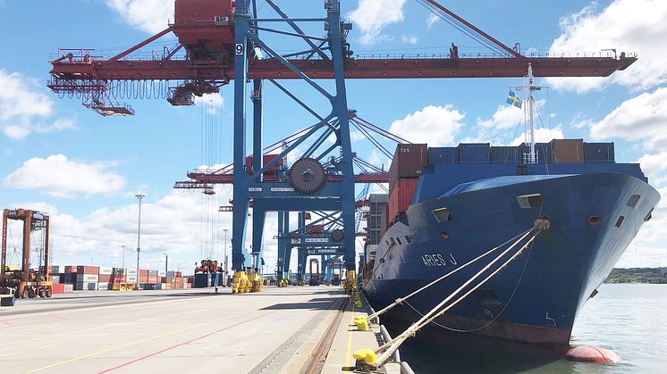 Premiäranlöp i Göteborg för CMA CGM:s nya feederslinga.