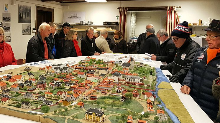 Linde Fornminnes- och Hembygdsförening hade många besökare som ville se modellstaden Lindesberg. Foto: Kjell H Guldbrand