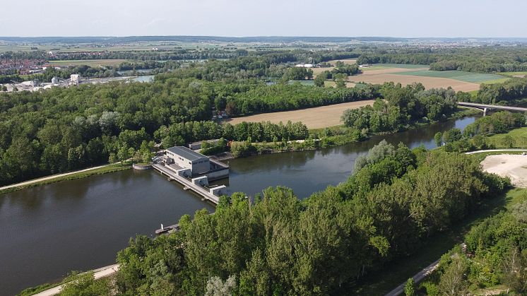 Das Kraftwerk Höchstädt gehört zu den vier leistungsstarken Donaukraftwerken der Mittlere Donau Kraftwerke AG. Sie produzieren im Jahr für 61.000 Haushalte Strom aus erneuerbarer Energie. (Foto: LEW / Thorsten Franzisi)