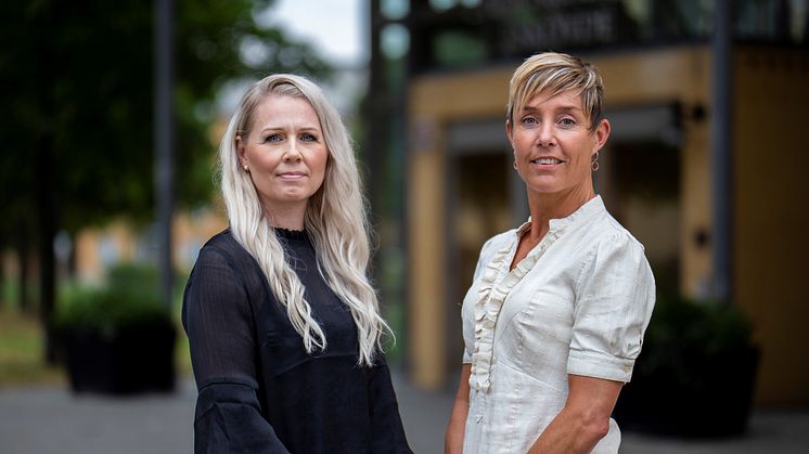 Diana Tilevik, lektor i systembiologi och Anna-Karin Pernestig, lektor i biovetenskap vid Högskolan i Skövde.