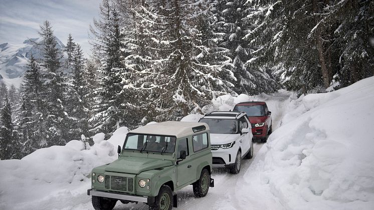 LAND ROVER_LINE IN THE SNOW_04