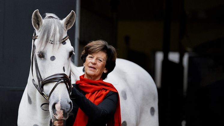 Antonia Ax:son Johnson tillsammans med sin häst Falso Nadales, för tillfället iklädd rollen som Lilla Gubben. Foto VHE Photos