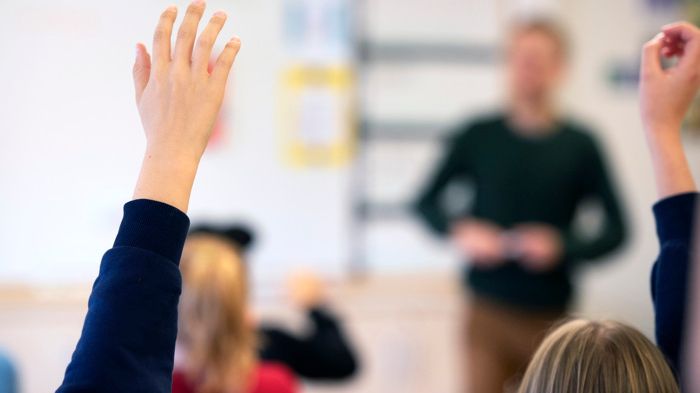 De preliminära betygsresultaten för elever som just slutat i Kungsbackas kommunala grundskolor visar att eleverna totalt sett har högre meritpoäng jämfört med 2023 års statistik.