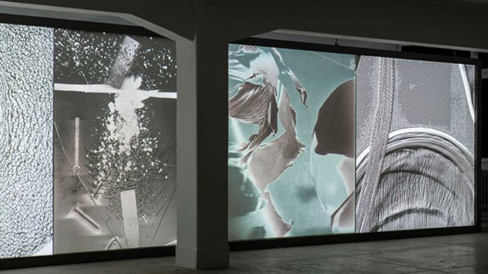 James Richards, Phrasing, 2018. 3-kanalig digital projektion, loop.  © konstnären; Cabinet, London; Rodeo, London / Piraeus; Galerie Isabella Bortolozzi, Berlin. Foto: Frank Kleinbach.