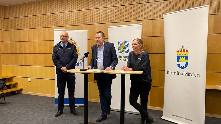 Erik Nord chef polisområde Storgöteborg, Michael Ivarson Förvaltningsdirektör socialförvaltningen Centrum och Lovisa Nygren kriminalvårdschef Frivården Göteborg. FOTO: Anna Wallberg