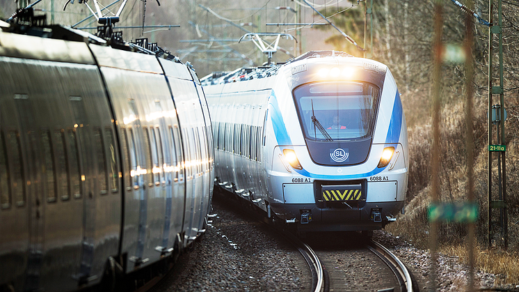 De som reser med pendeltågen under påsken kan få göra flera byten och få längre restider än normalt.