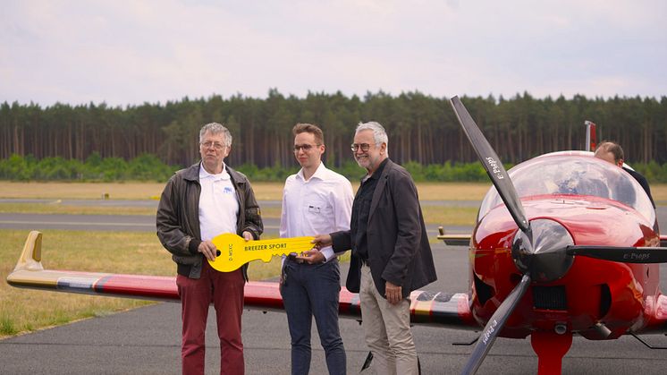 Am 25. Mai wurde das neue Forschungsflugzeuges der TH Wildau auf dem Flugplatz Schönhagen übergeben. Es soll bei der Entwicklung fortschrittlicher 5G-Anwendungen in der Luftfahrt dienen. Bild: Sebastian Stoye / TH Wildau