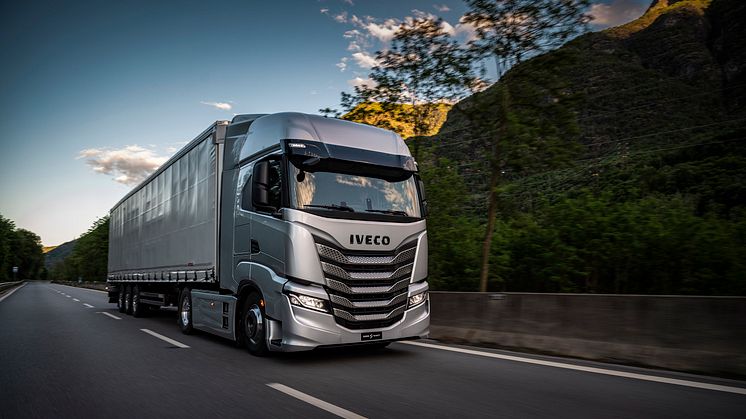 Uusi IVECO S-WAY: 100-prosenttisesti liitetty kuorma-auto vie kuljettajakeskeisyyden ja liiketoiminnan tuottavuuden uudelle tasolle