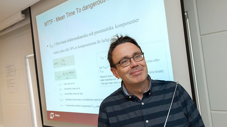Karl-Eric Backman arbetar som utbildare och konsult på JL Safety i Skara och har utformat en del av industrikursen i människa-robotsamarbete på Högskolan i Skövde.
