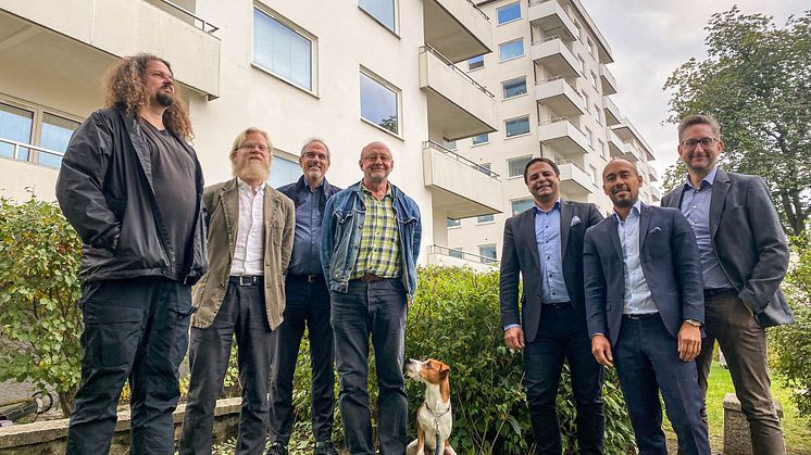 Från vänster: Jan Ruda, Joakim Hagelberg, Ulf Rosell och Jan Härstedt från styrelsen i Brf Kungsklippan, samt Stefan Younes, David Gutierrez och Peter Backström från Fastighetsägarna Service.