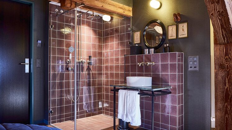 Shower in guest room at Spedition Hotel & Restaurant, Thun, Switzerland - design by Stylt