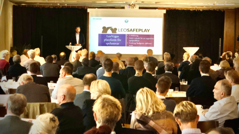 LeoVegas presenteras av CEO Gustaf Hagman inför en stor skara investerare.