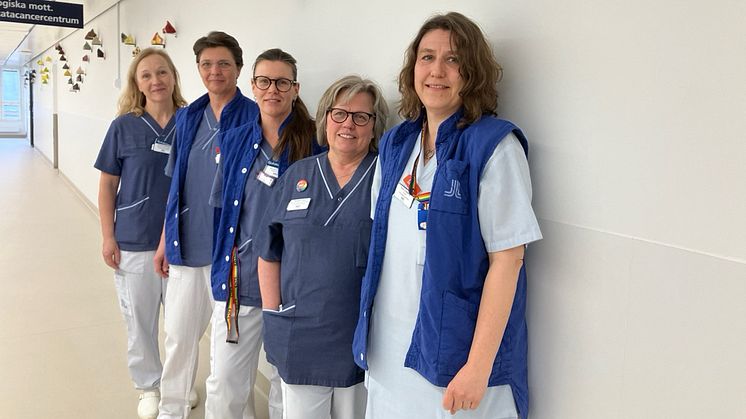 Delar av KIM-gruppen vid Södersjukhusets onkologiska klinik. Från vänster Susanne Bennet, Kathrin Wode, Åsa Alm, Madelen Palm och Tove Lindberg