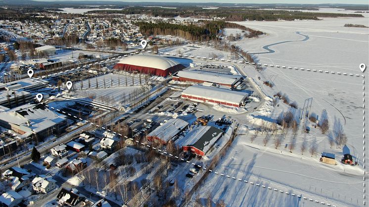 Det initialt utpekade detaljplaneområdet inkluderar småbåtshamnen och intilliggande industrilokaler, friidrott-, is- och mässhallar, samt övertryckshall. Foto: Sara Holm.