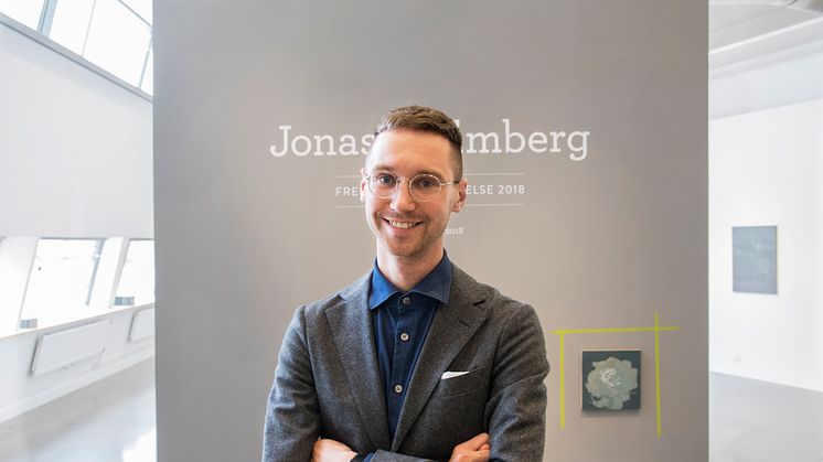 Målaren Jonas Malmberg, född 1987, är årets mottagare av Fredrik Roos stipendium. Foto Samuel Lind.
