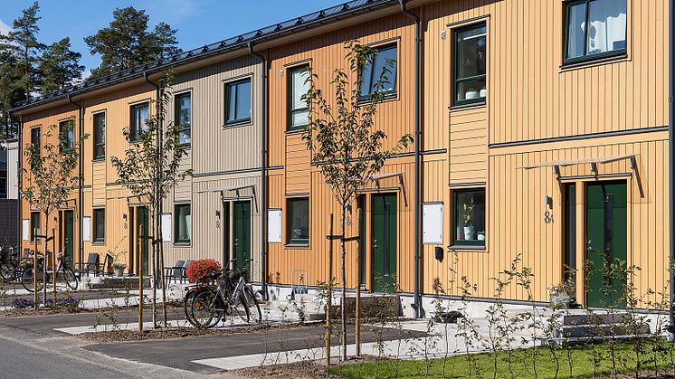 Kamomillen i Åhus var LindholmsGruppens första bostadsprojekt med miljömärkningen Svanen. Bild: Eksjöhus