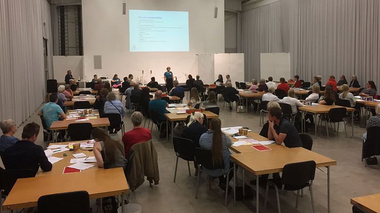 Utbildning av rösträknare på Nova i Trollhättan där rösträkningen kommer att ske veckan efter EU-valet. Foto: Anneli Wejke