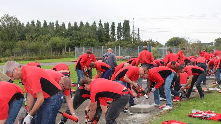 Hilti slår nytt världsrekord i infästningar med injekteringsmassa - 490 infästningar på 5 minuter