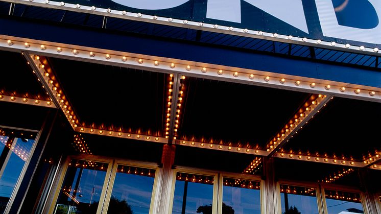 Broadwaysuccén Rock of Ages till Rondo