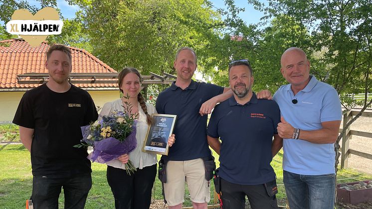 Från vänster, Viktor Bernsdorff Döhmers, VD XL-BYGG Lebe Byggvaror, Erika Markgren, Verksamhetsutvecklare Hågelby 4H-gård,  Markus Forsberg och Matz Hjärne, Matz Hjärne Bygg & Snickeri AB och Hans Fahlén, Ambassadör XL-Hjälpen.