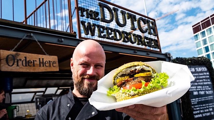 Nya råvaror inom växtbaserat när ikoniska The Dutch Weed Burger ansluter Svenska Oumph! i LIVEKINDLY Collective.