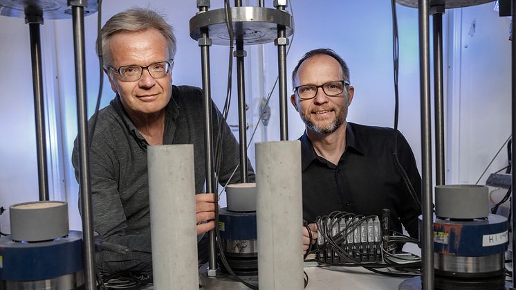 Mats Emborg, professor i byggmaterial och Martin Nilsson, professor i konstruktionsteknik vid Luleå tekniska universitet 