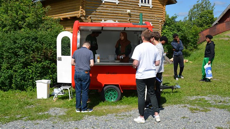 Alle er velkomne til Eplebua på Øvre Fossum gård, like ved Stovner sentrum