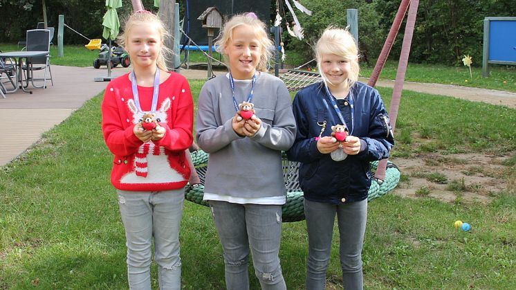 Maria, Charlotta und Natalia im Garten des Kinderhospizes Bärenherz