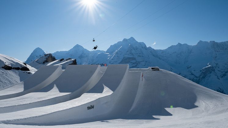 Rückblick auf eine erfolgreiche Wintersaison mit zahlreichen Event-Highlights am Schilthorn. Bild: Freeskier Nico Vuignier an den Swatch Nines